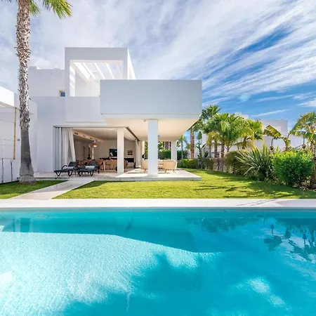 Modern And Luxurious Family Close To The Marbella
