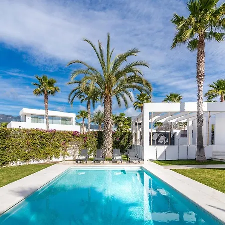 Modern And Luxurious Family Close To The Marbella