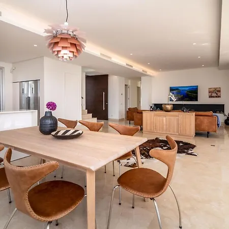 Modern And Luxurious Family Close To The Marbella