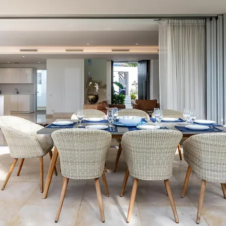 Modern And Luxurious Family Close To The Marbella