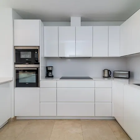 Modern And Luxurious Family Close To The