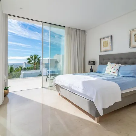 Modern And Luxurious Family Close To The *