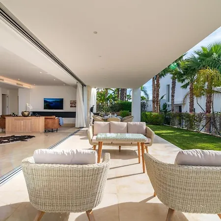 Modern And Luxurious Family Close To The Villa *