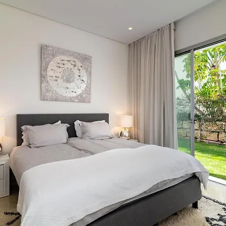 Modern And Luxurious Family Close To The Villa